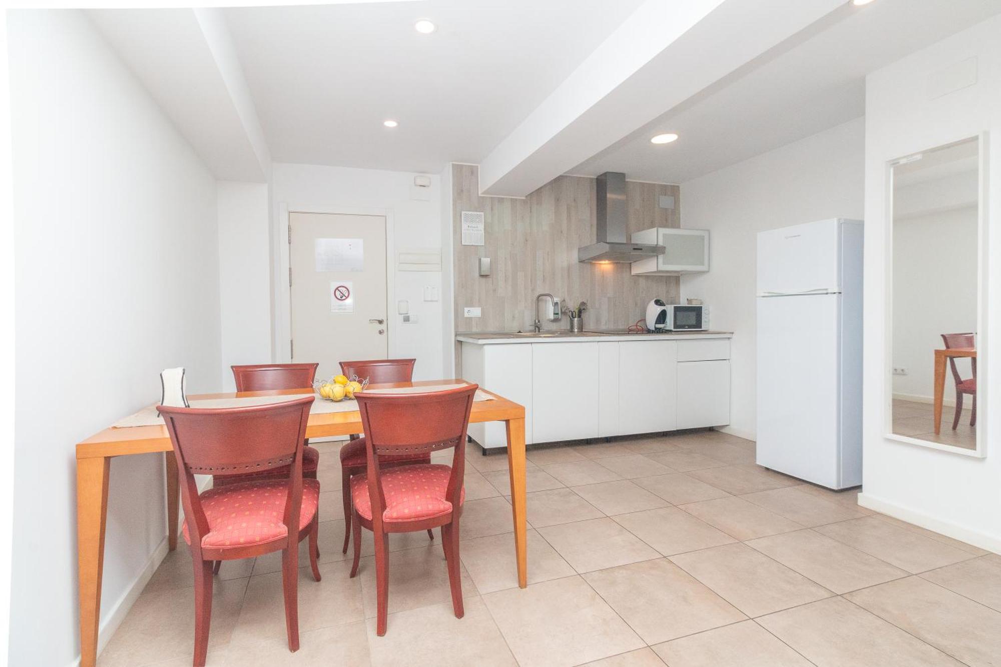 Bet Apartments - Abastos Валенсия Экстерьер фото