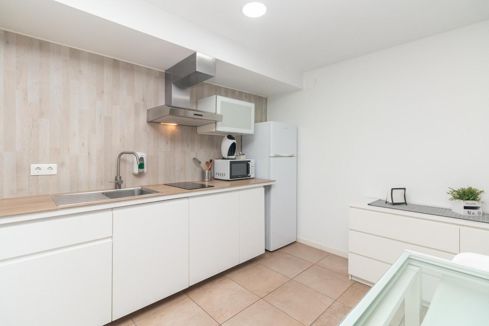 Bet Apartments - Abastos Валенсия Экстерьер фото