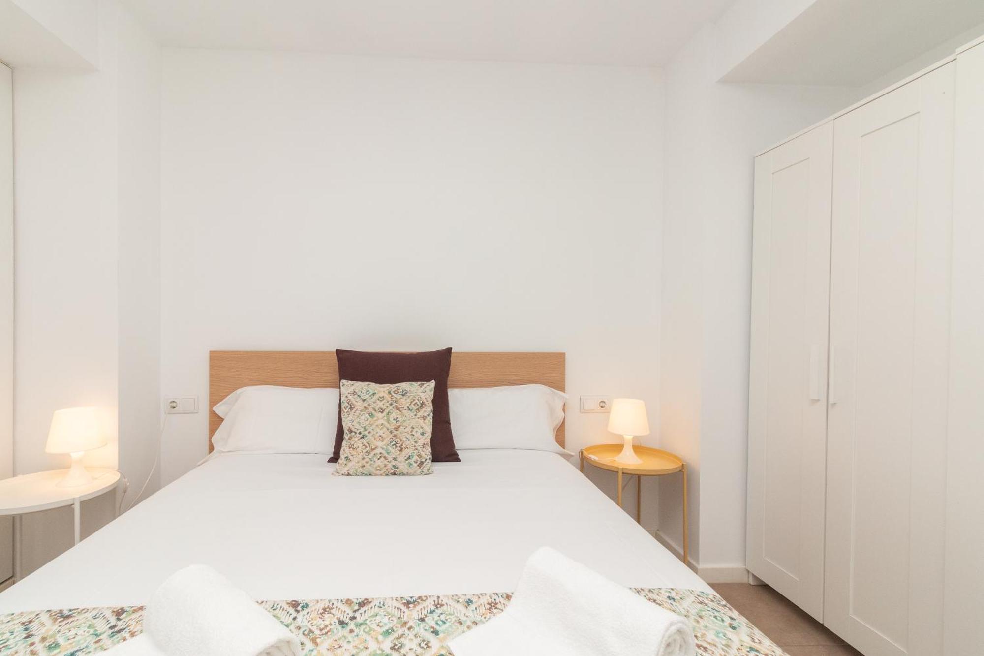Bet Apartments - Abastos Валенсия Экстерьер фото