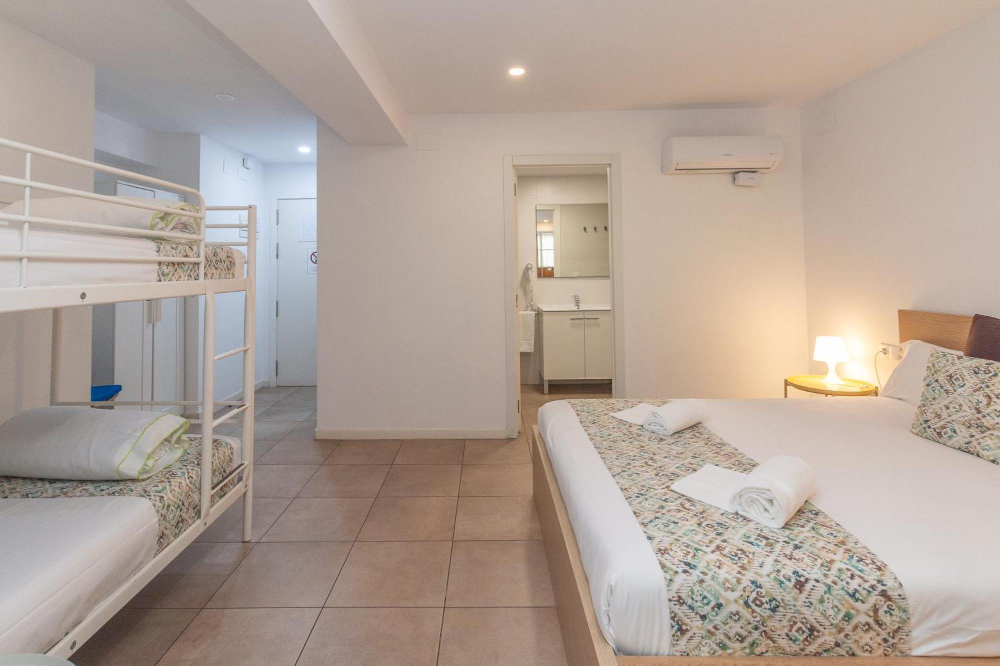 Bet Apartments - Abastos Валенсия Экстерьер фото