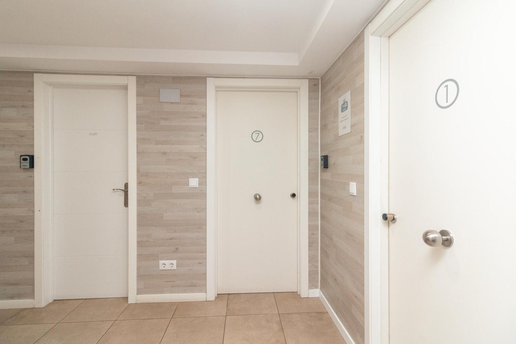 Bet Apartments - Abastos Валенсия Экстерьер фото